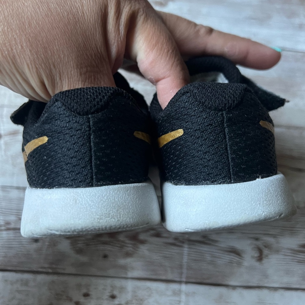 Nike Toddler Sneakers - Picture 6 of 8